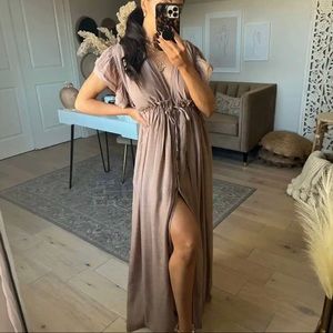 Vici ANIKA POCKETED BUTTON DOWN RUFFLE MAXI DRESS - LIGHT MOCHA